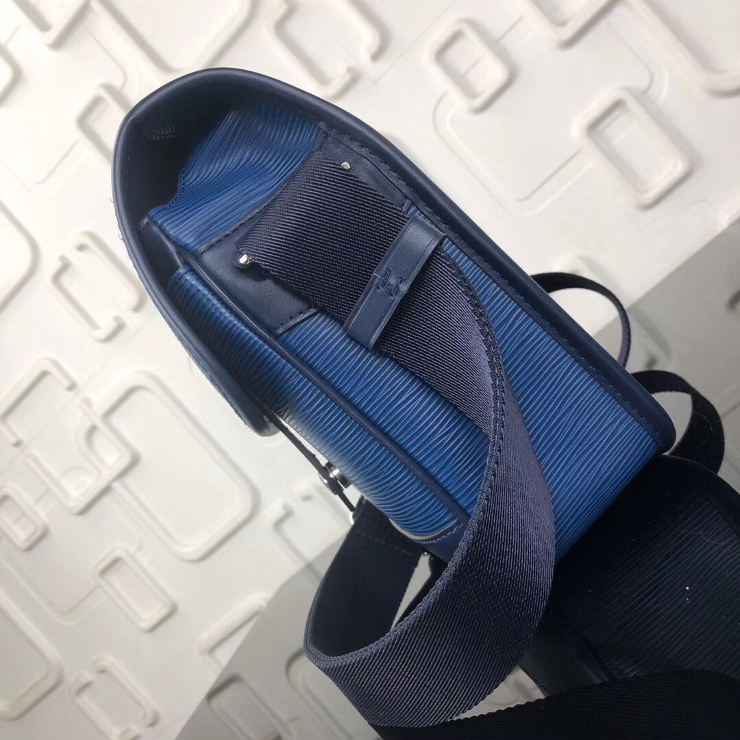 LV MESSENGER Bag M53497