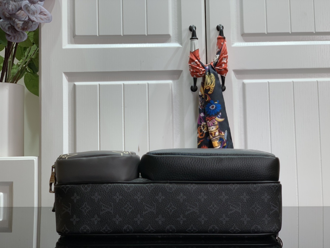 LV MESSENGER MULTIPOCKET M45457