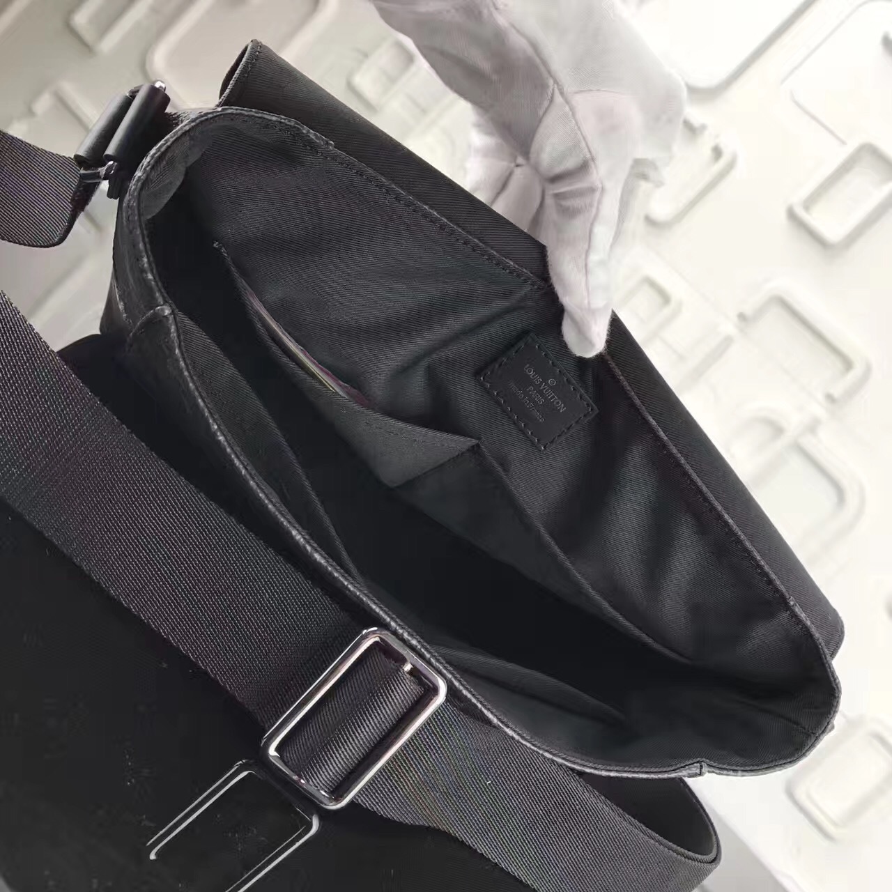 LV Messenger PM Explorer M40539D