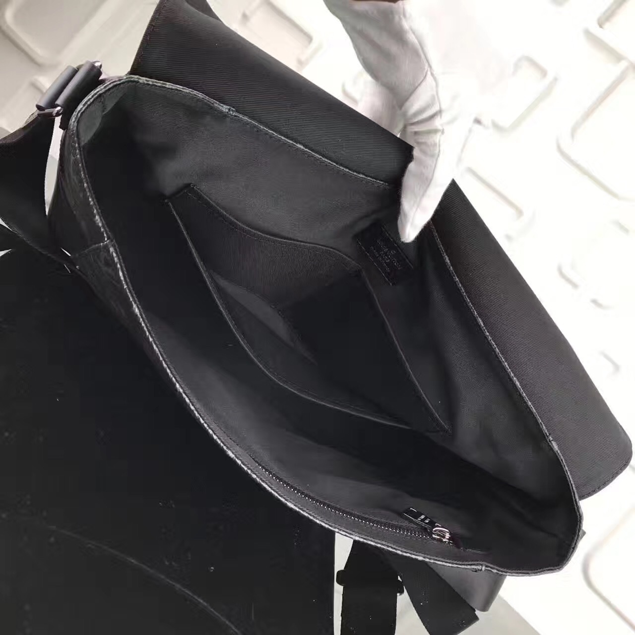 LV Messenger PM Explorer M40539D