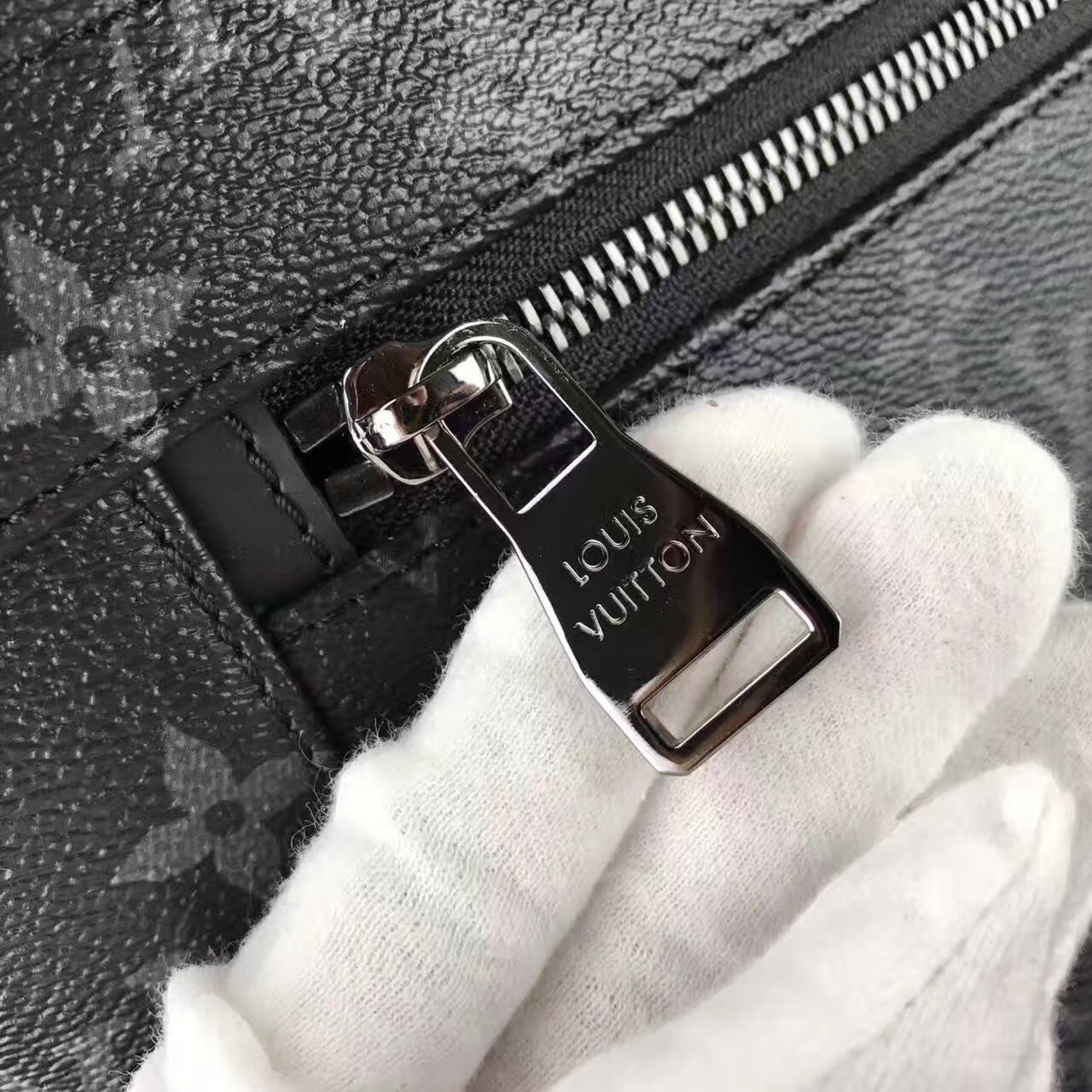 LV Messenger PM Explorer M40539D