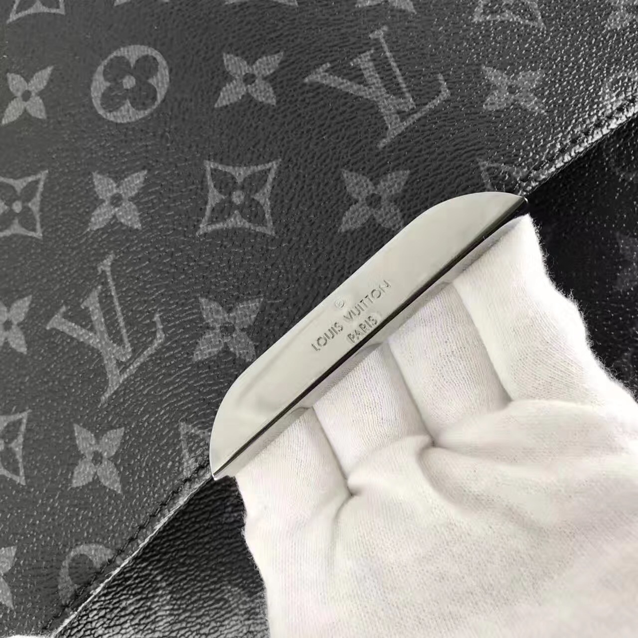 LV Messenger PM Explorer M40539D