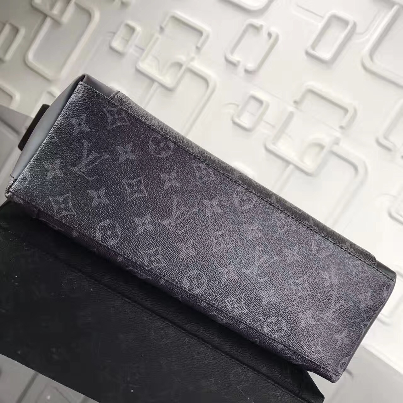 LV Messenger PM Explorer M40539D