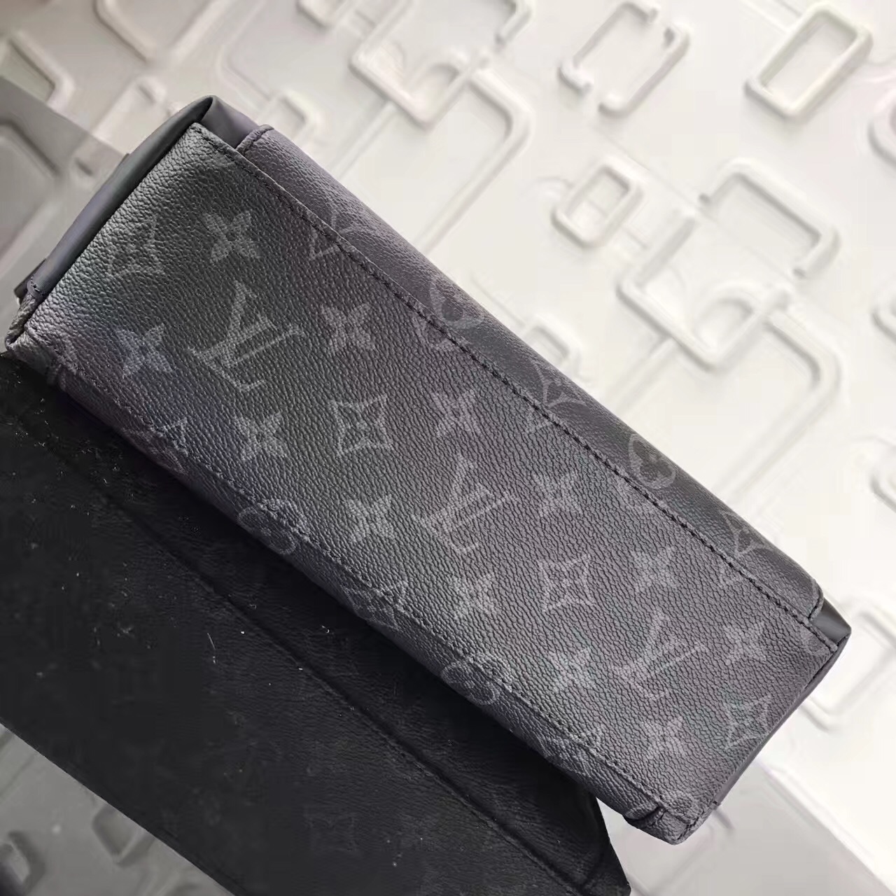LV Messenger PM Explorer M40539D
