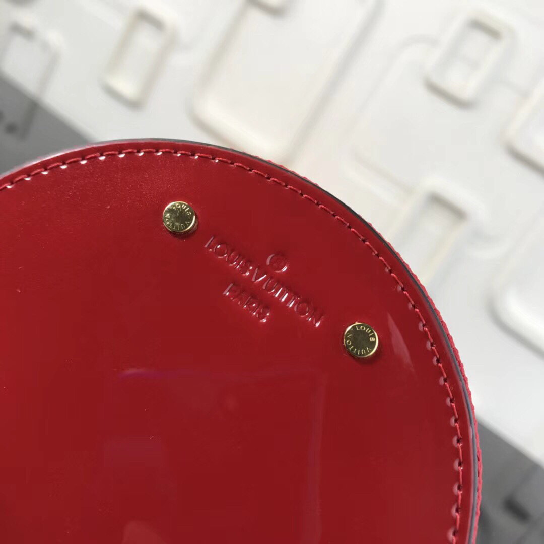 LV MICRO BOITE CHAPEAU M63597