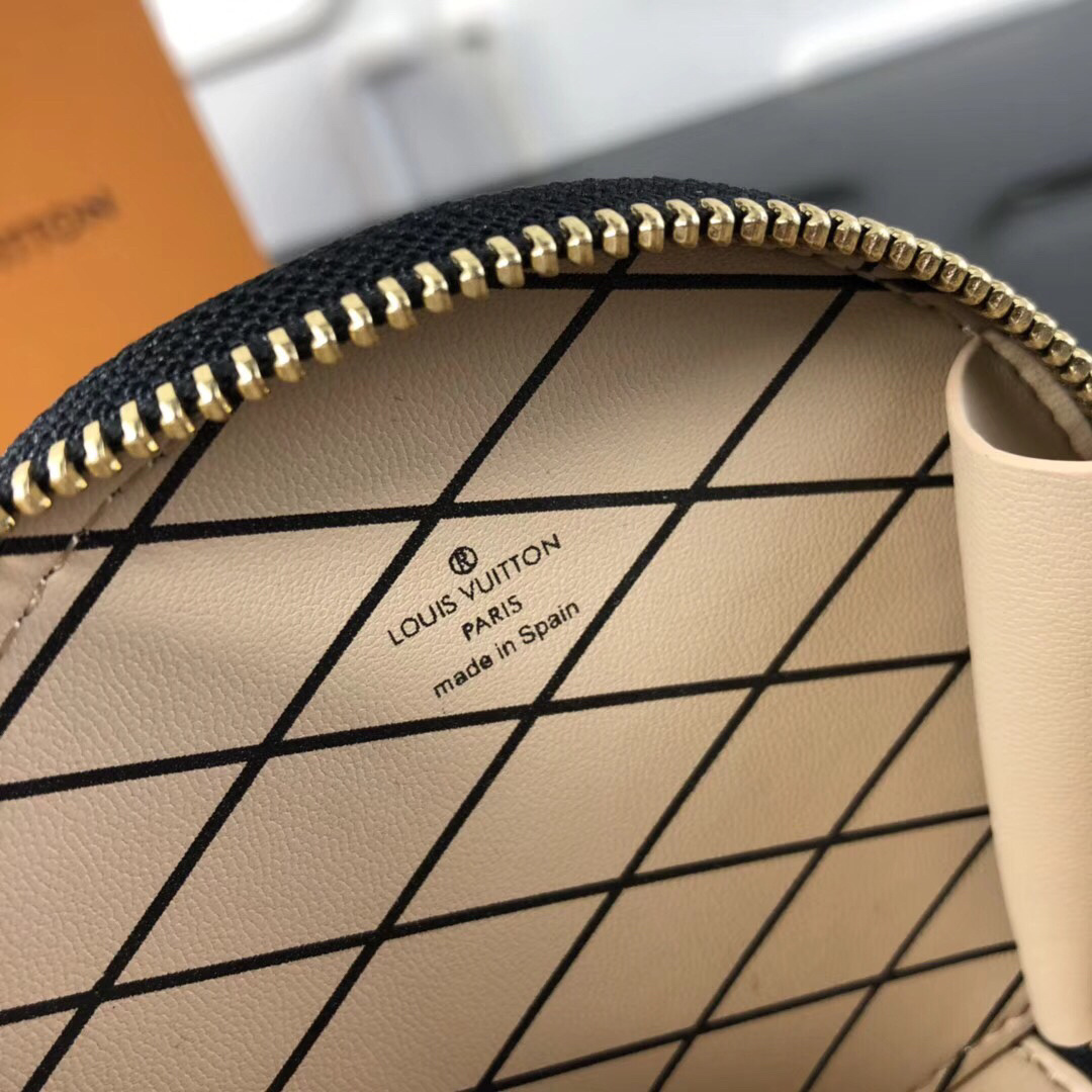 LV MICRO BOITE CHAPEAU M63597