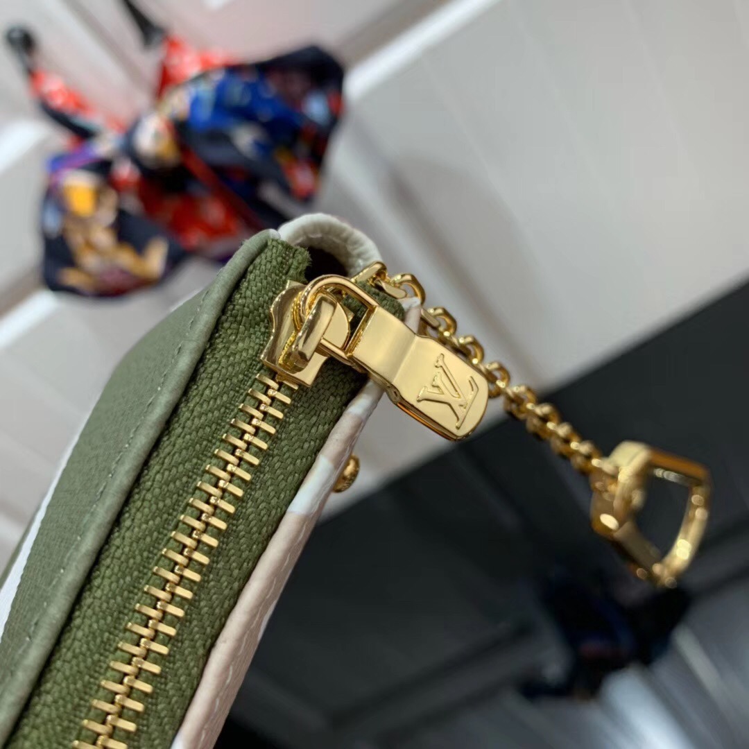 LV MICRO POCHETTE ACCESSOIRES M67579