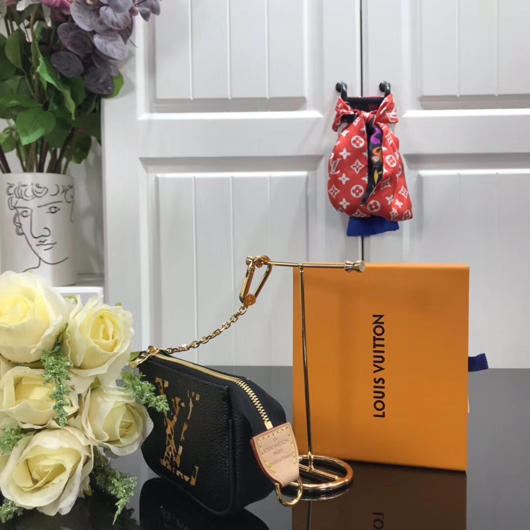 LV MICRO POCHETTE ACCESSOIRES M67579A