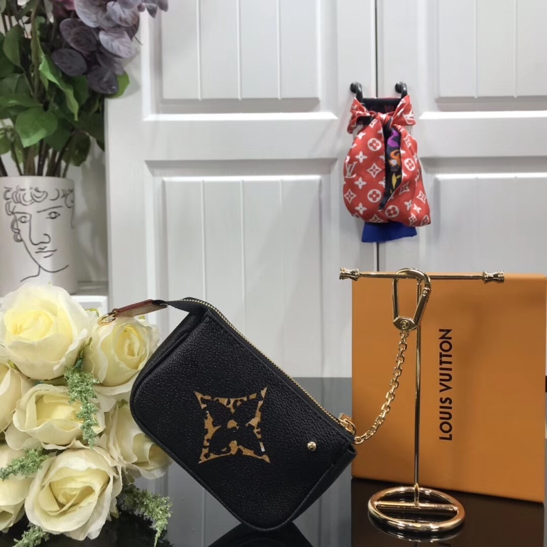 LV MICRO POCHETTE ACCESSOIRES M67579A