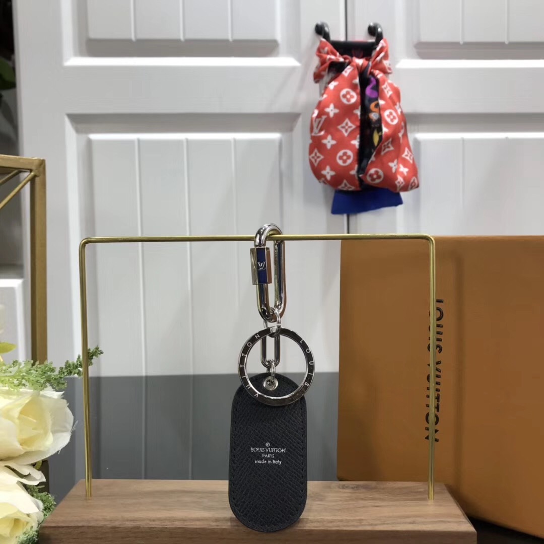 LV MILITARY TAB CHARM AND KEY HOLDER M67781