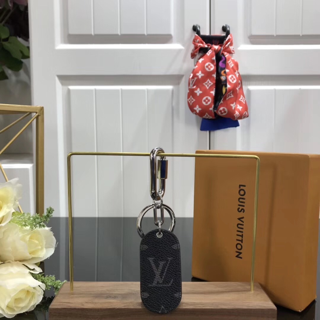 LV MILITARY TAB CHARM AND KEY HOLDER M67781