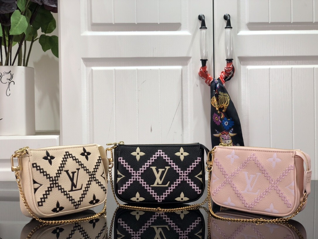 LV MINI POCHETTE ACCESSOIRES M81140