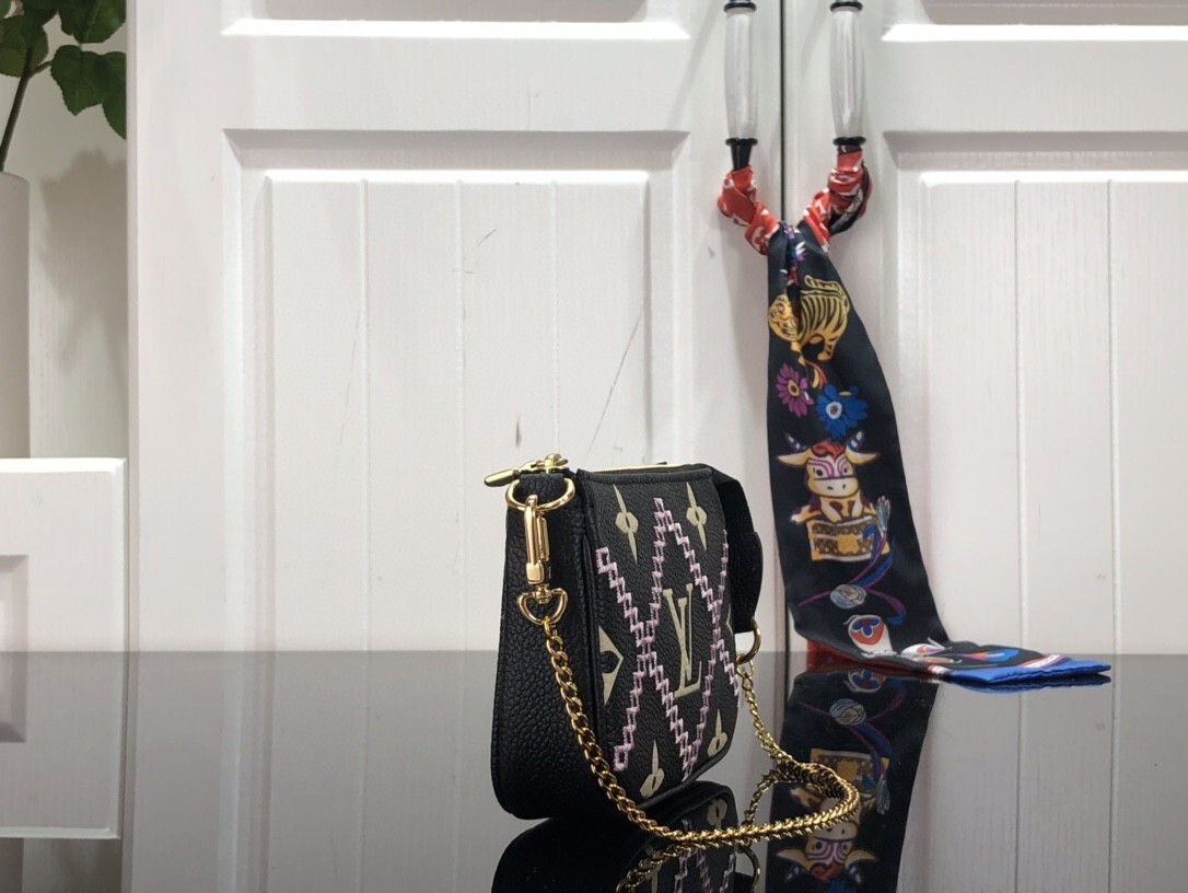 LV MINI POCHETTE ACCESSOIRES M81140