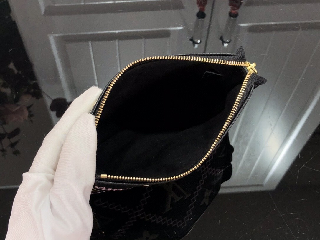 LV MINI POCHETTE ACCESSOIRES M81140