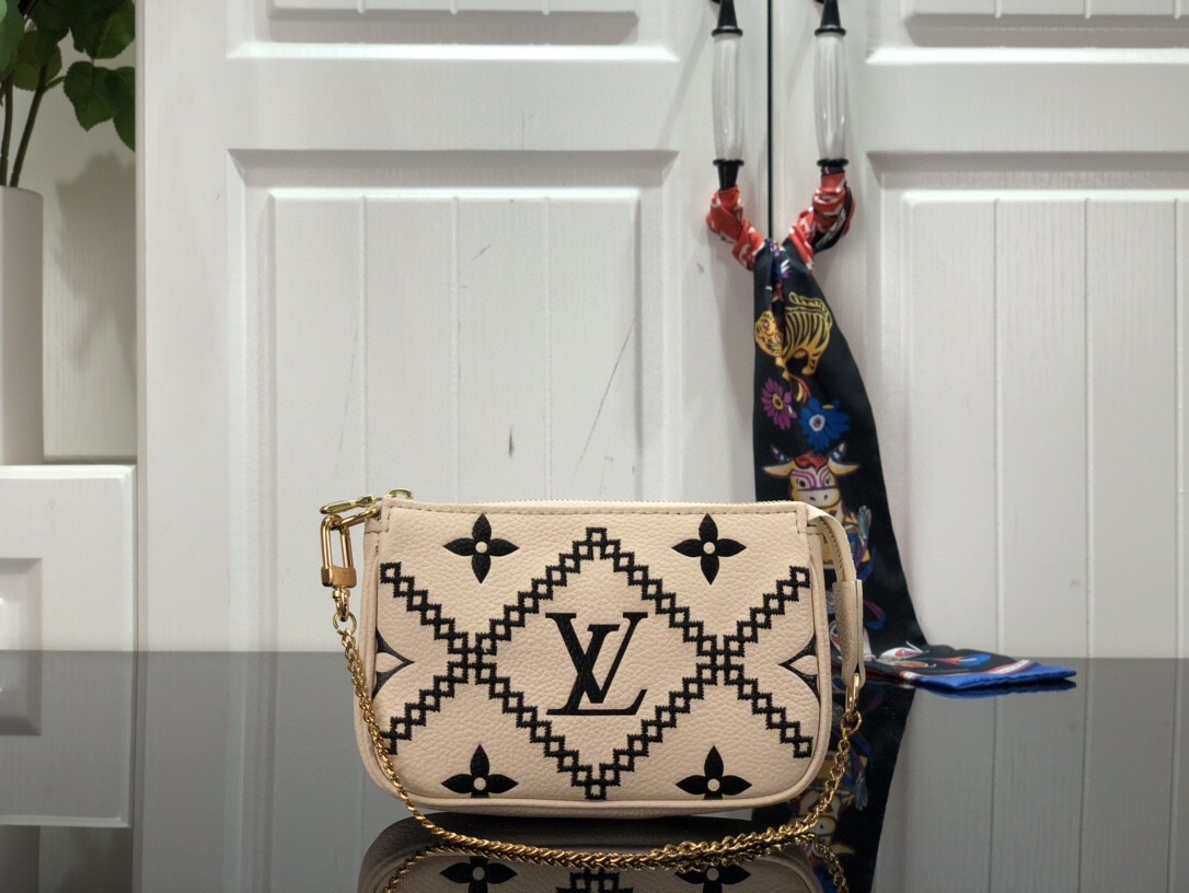 LV MINI POCHETTE ACCESSOIRES M81140
