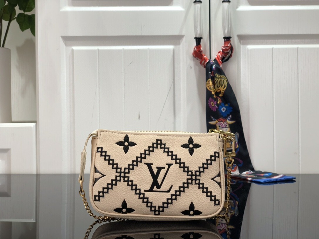 LV MINI POCHETTE ACCESSOIRES M81140