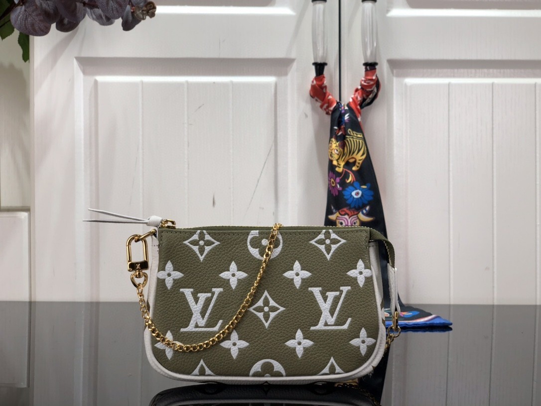 LV MINI POCHETTE ACCESSOIRES M81284 
