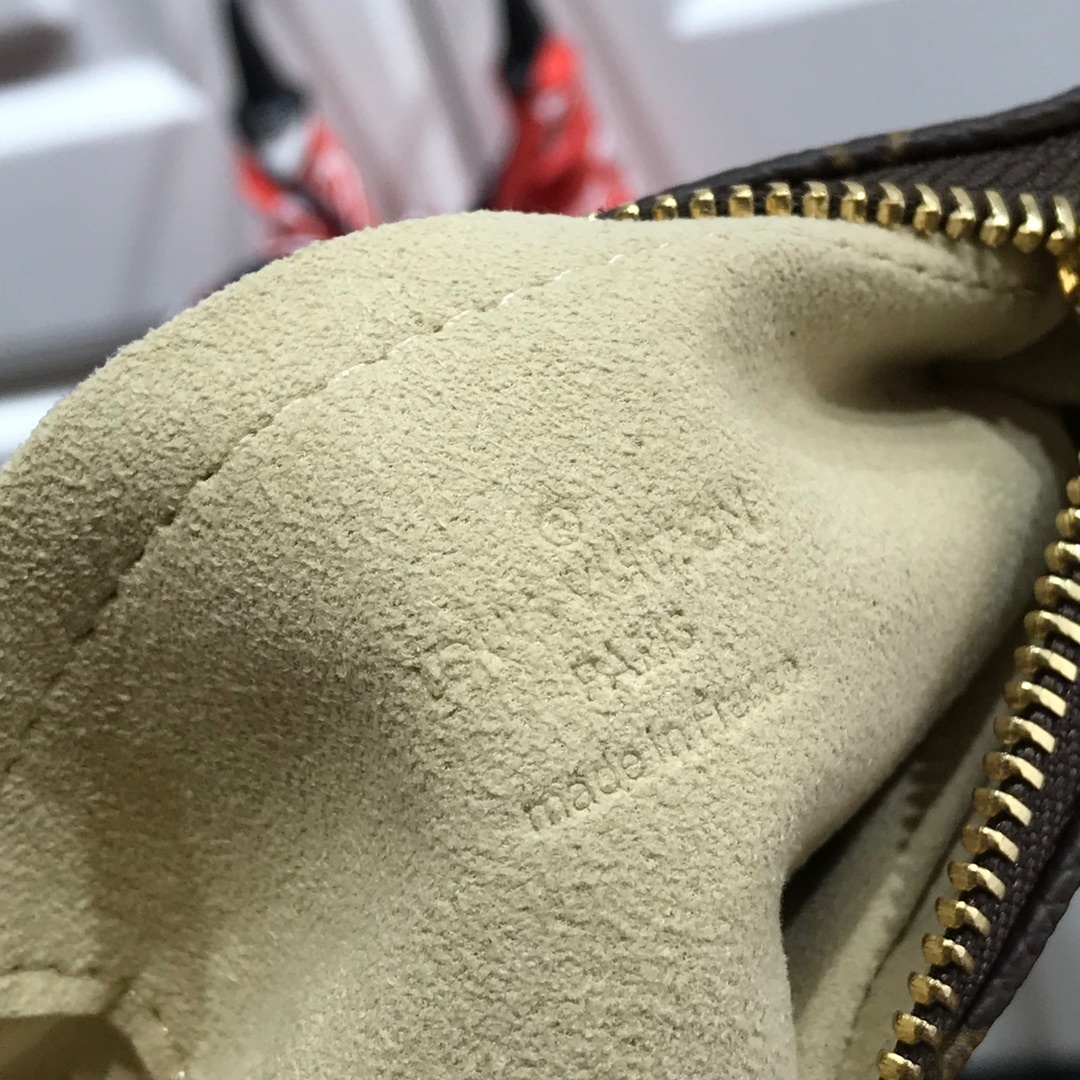 LV MINI POCHETTE M60095 