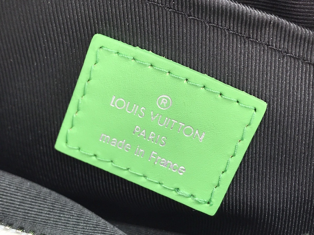 LV MINI SOFT TRUNK M44480BL