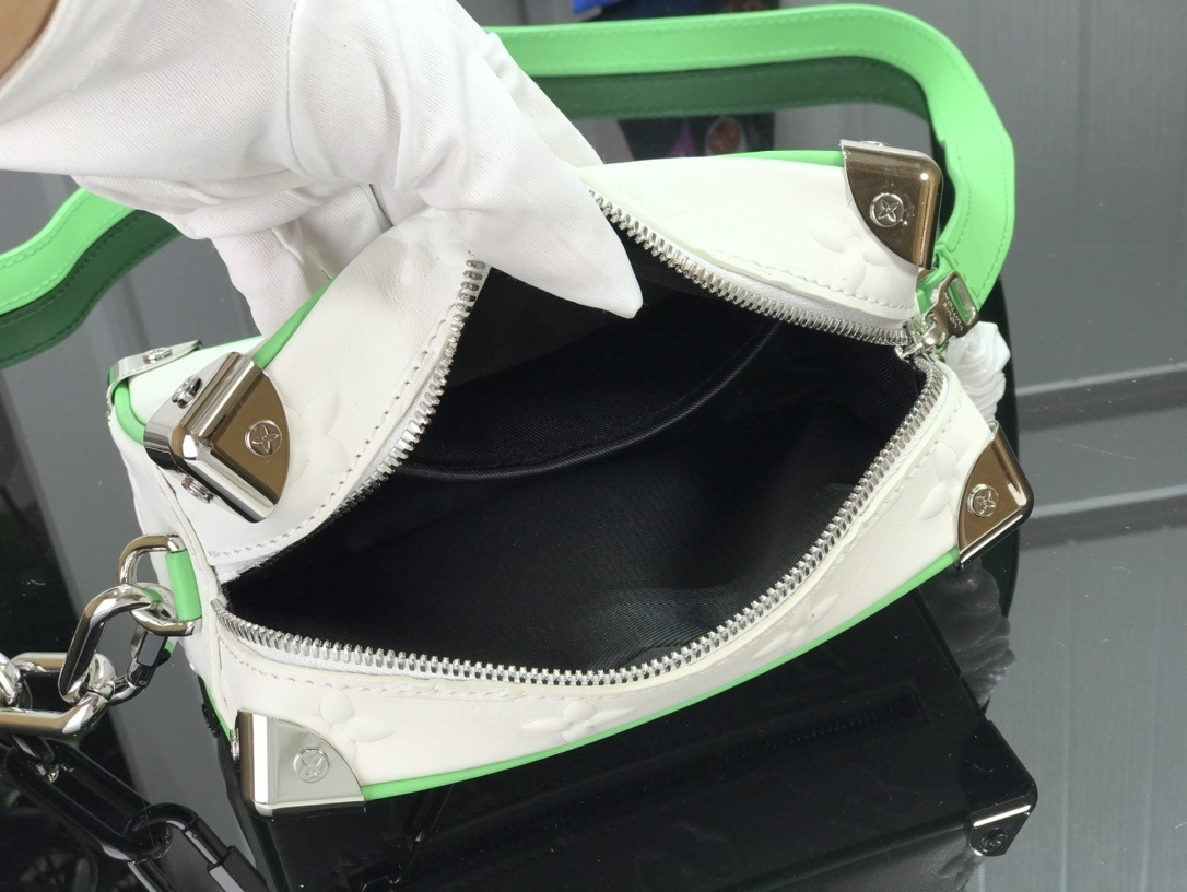 LV MINI SOFT TRUNK M44480BL