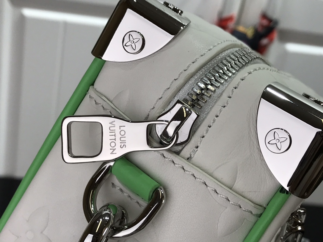 LV MINI SOFT TRUNK M44480BL