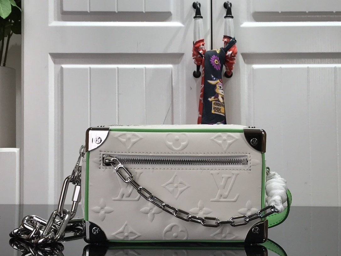 LV MINI SOFT TRUNK M44480BL