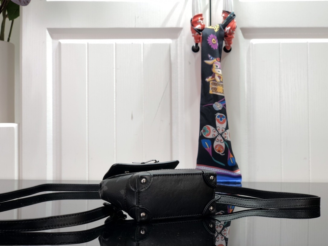 LV MINI STEAMER POUCH M00340