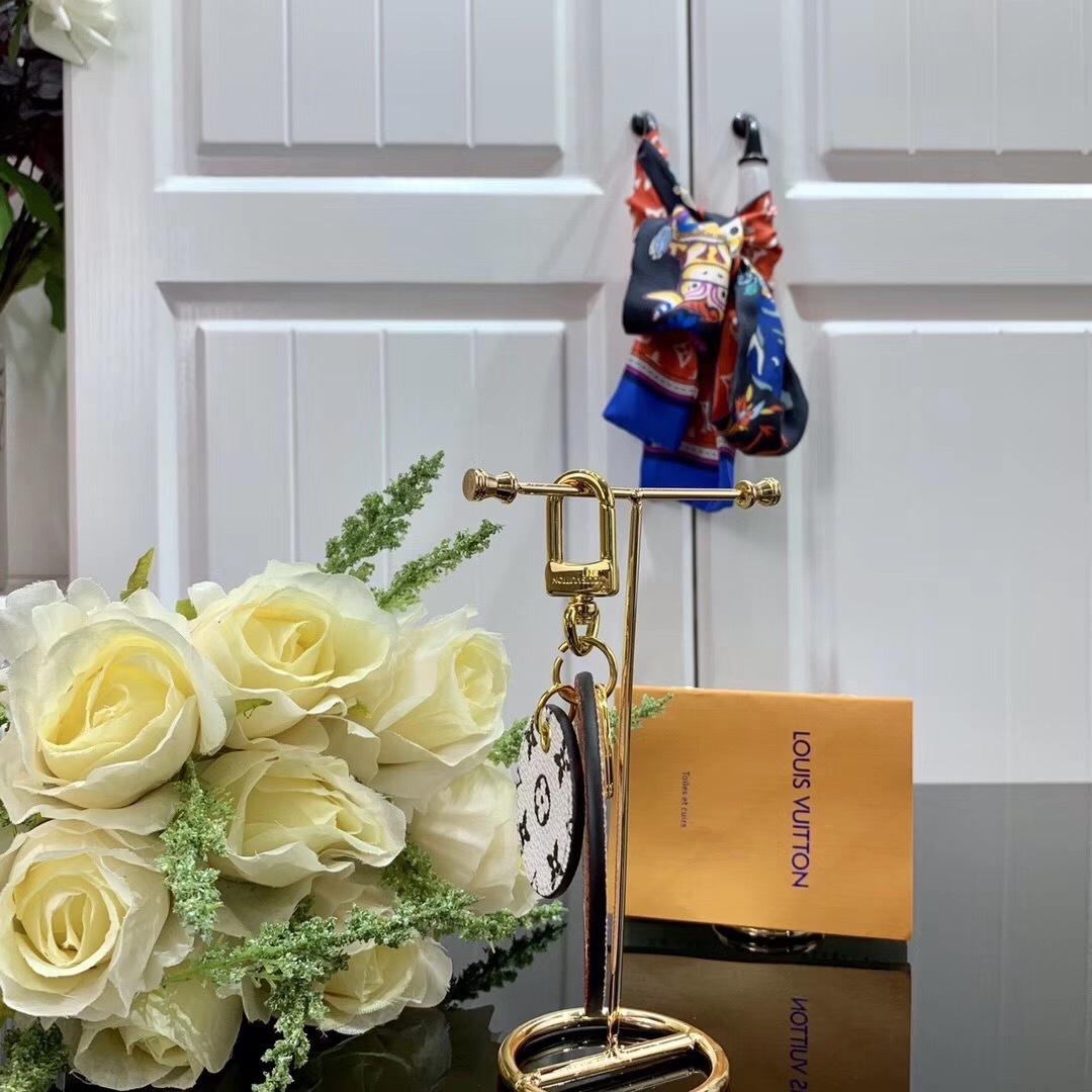 LV MONOGRAM GIANT BAG CHARM AND KEY HOLDER M67848