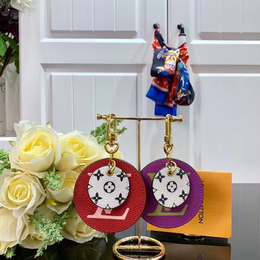 LV MONOGRAM GIANT BAG CHARM AND KEY HOLDER M67848