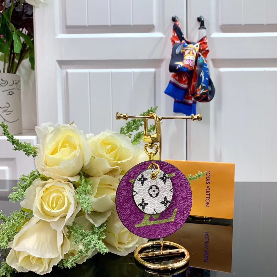 LV MONOGRAM GIANT BAG CHARM AND KEY HOLDER M67848