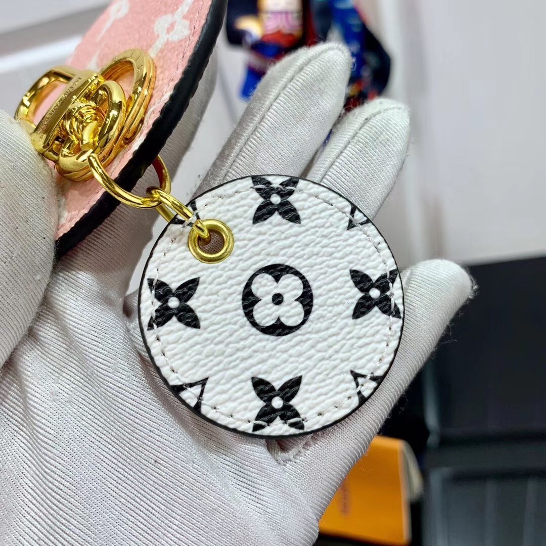 LV MONOGRAM GIANT BAG CHARM AND KEY HOLDER M67848