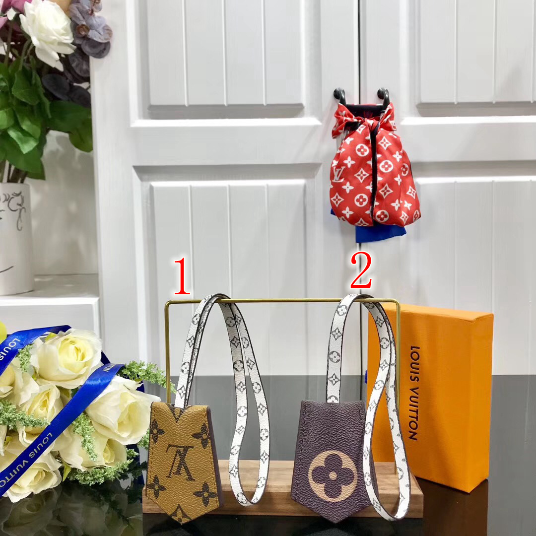 LV MONOGRAM GIANT OVERSIZE KEY CASE M67849