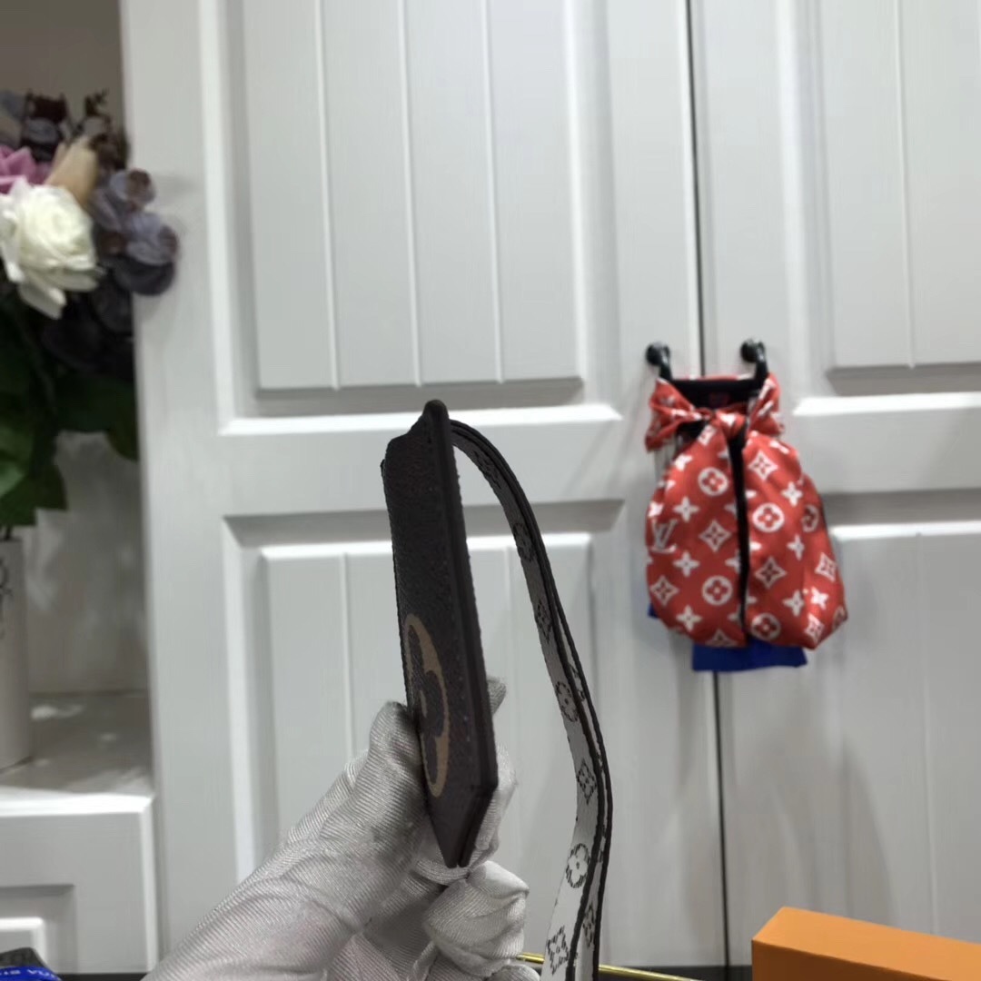 LV MONOGRAM GIANT OVERSIZE KEY CASE M67849