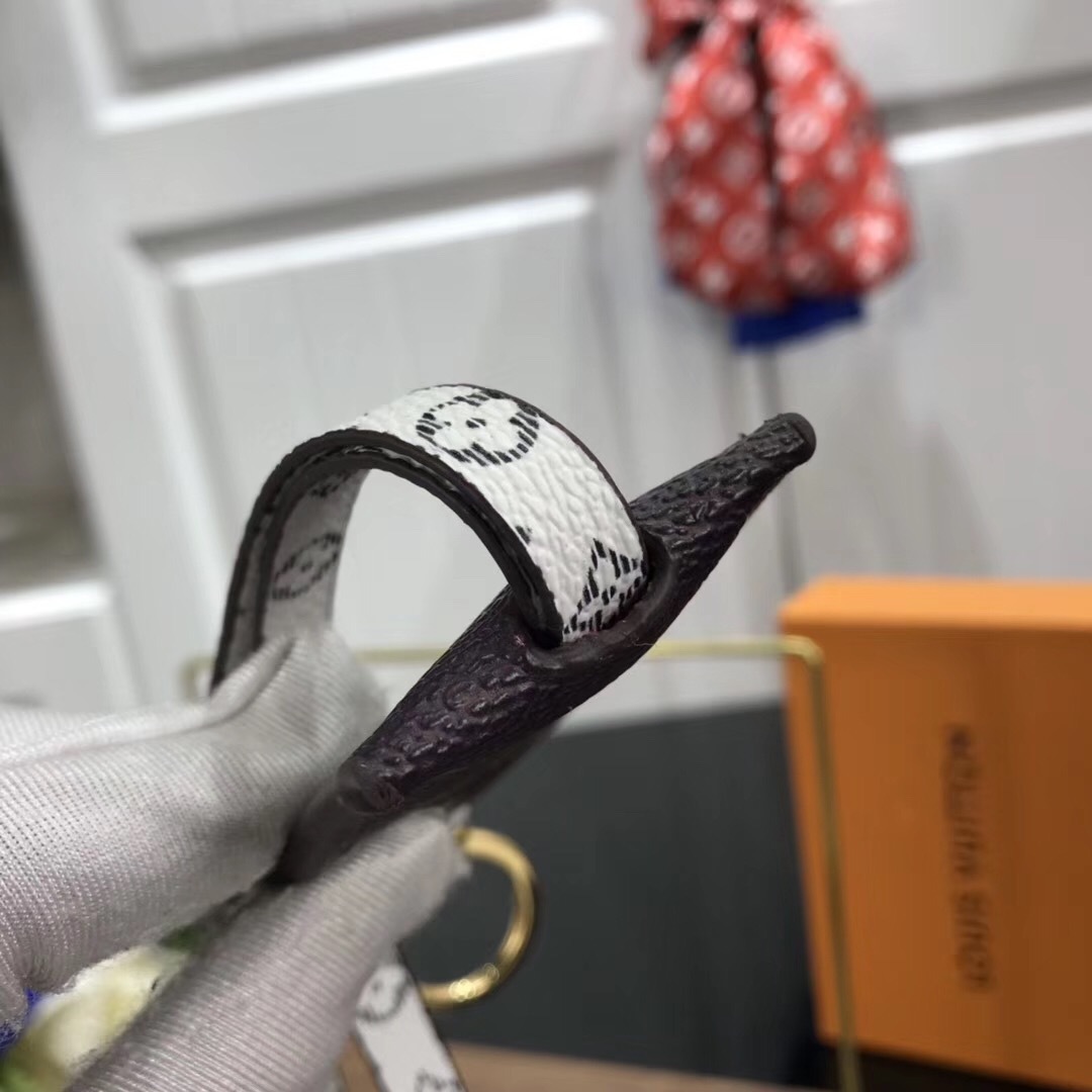 LV MONOGRAM GIANT OVERSIZE KEY CASE M67849