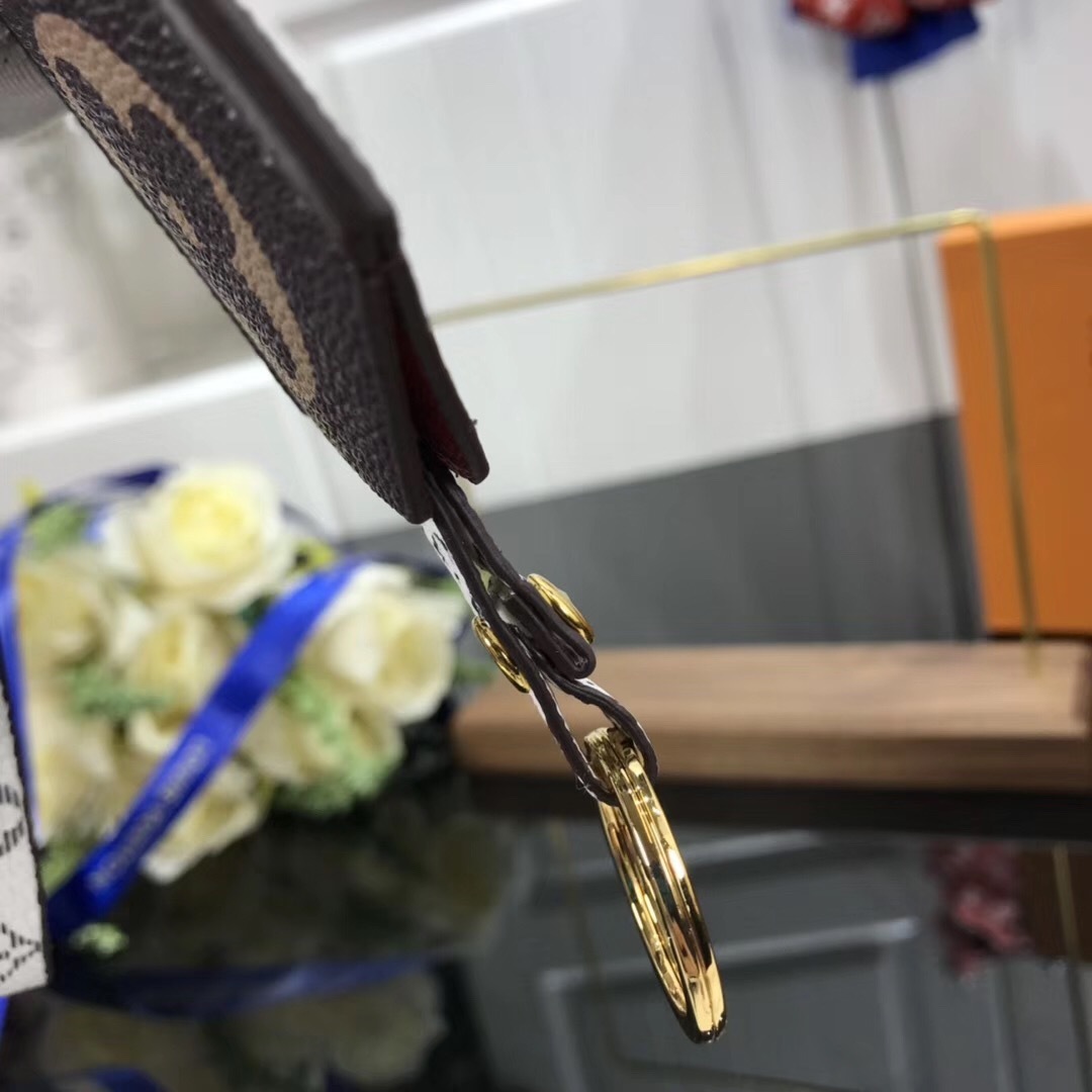 LV MONOGRAM GIANT OVERSIZE KEY CASE M67849