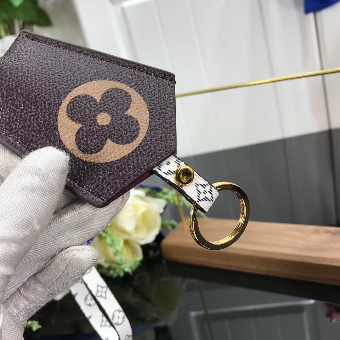 LV MONOGRAM GIANT OVERSIZE KEY CASE M67849