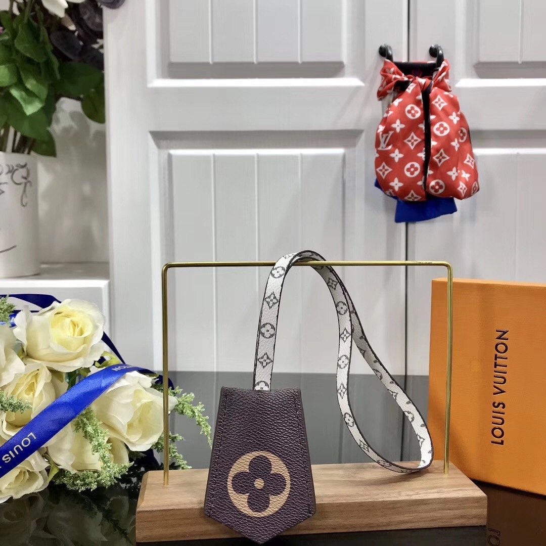 LV MONOGRAM GIANT OVERSIZE KEY CASE M67849