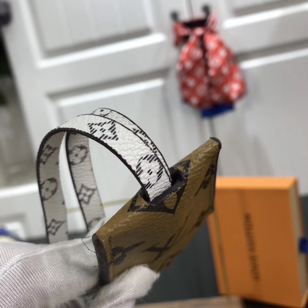 LV MONOGRAM GIANT OVERSIZE KEY CASE M67849