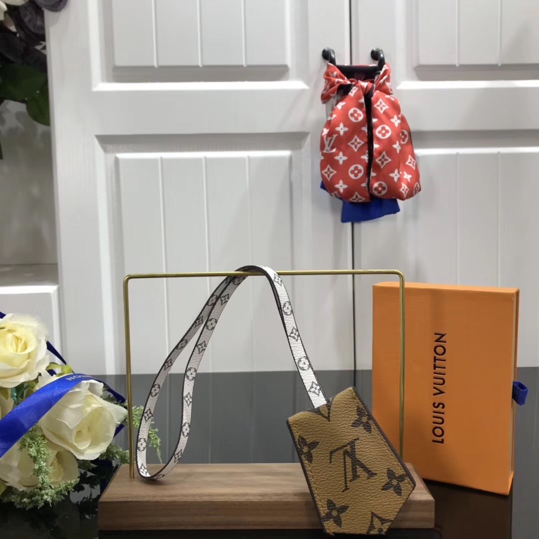 LV MONOGRAM GIANT OVERSIZE KEY CASE M67849