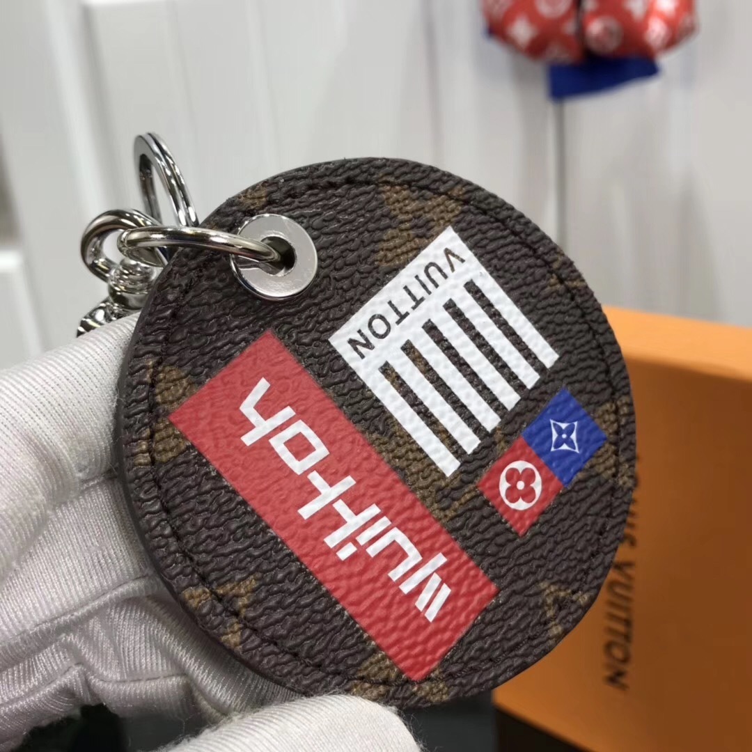 LV MONOGRAM LOGOS ILLUSTRE BAG CHARM AND KEY HOLDER M68300