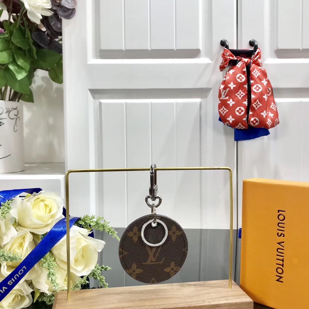 LV MONOGRAM LOGOS ILLUSTRE BAG CHARM AND KEY HOLDER M68300