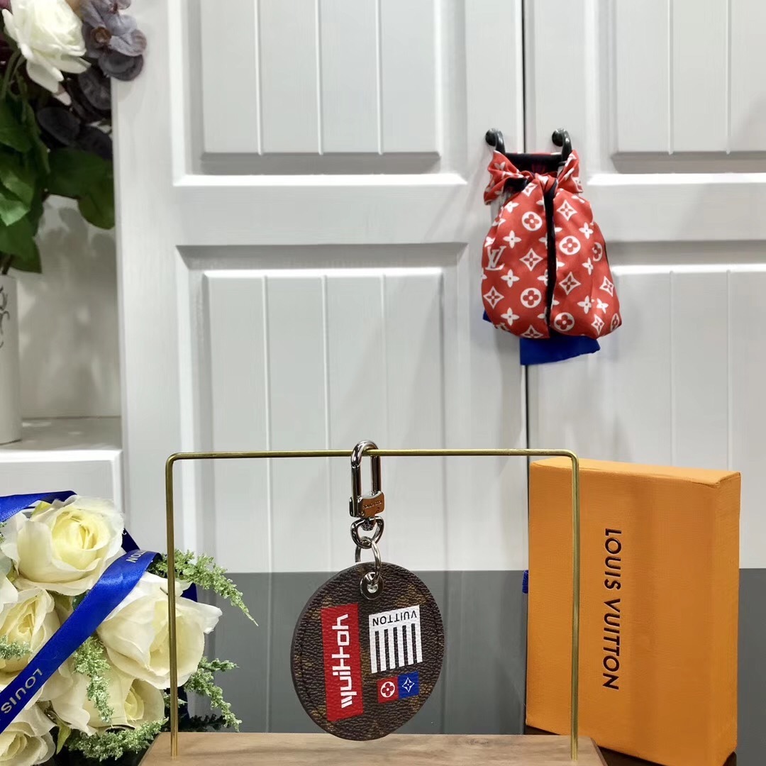 LV MONOGRAM LOGOS ILLUSTRE BAG CHARM AND KEY HOLDER M68300