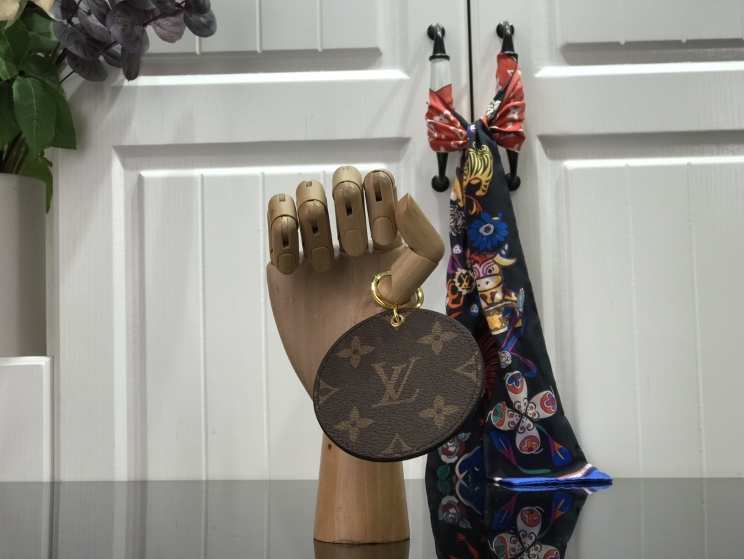 LV MONOGRAM REVERSE KEY HOLDER AND BAG CHARM M69317