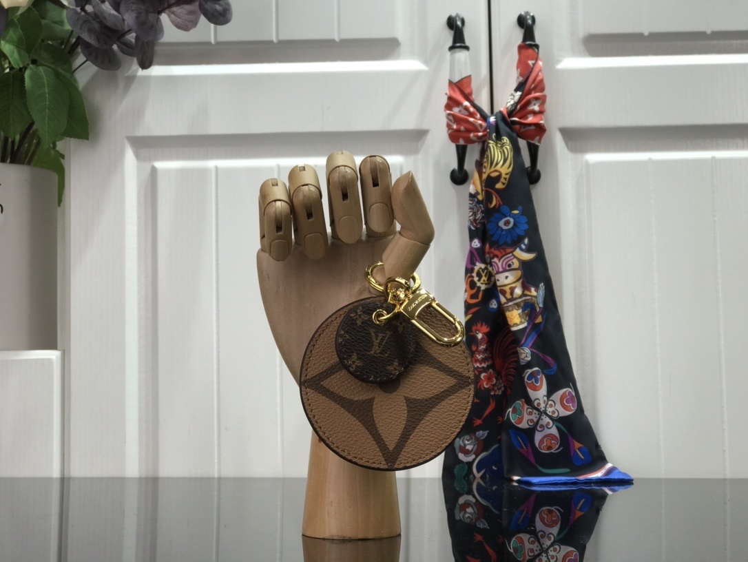 LV MONOGRAM REVERSE KEY HOLDER AND BAG CHARM M69317