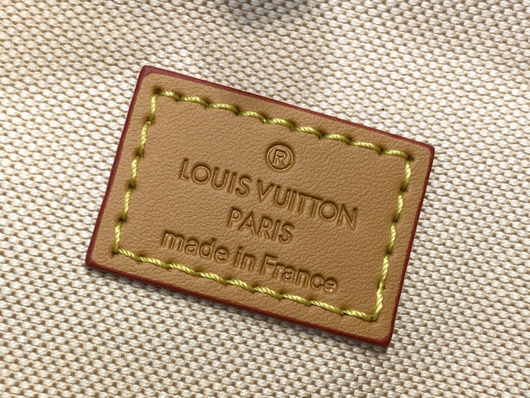 LV MONTSOURIS CARGO m40755