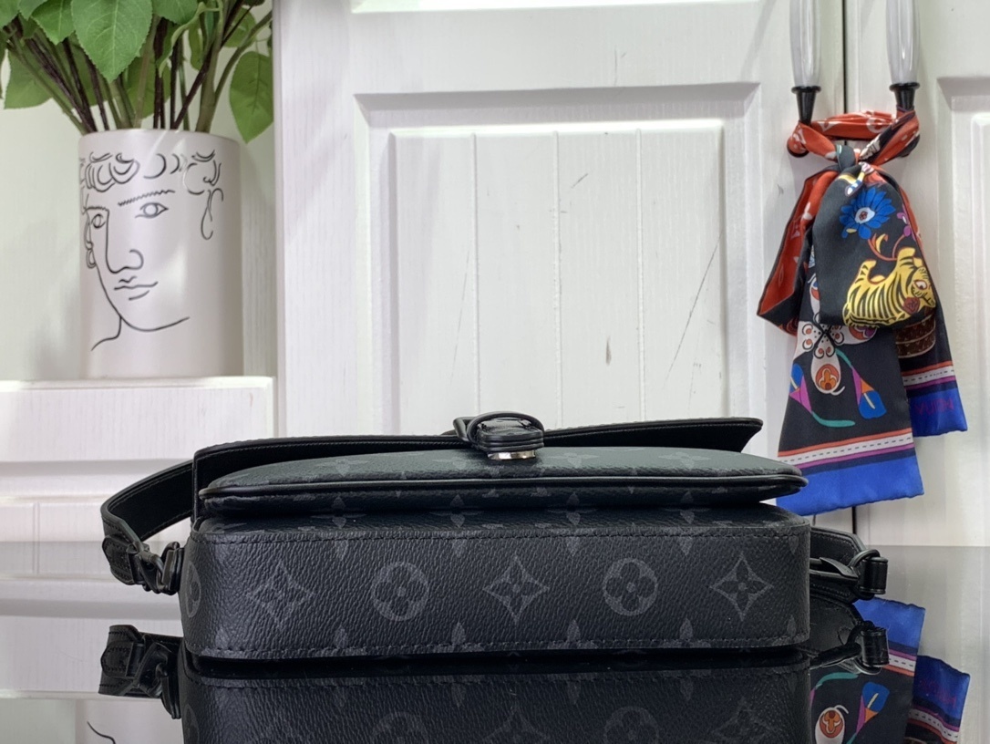 LV MONTSOURIS M83567