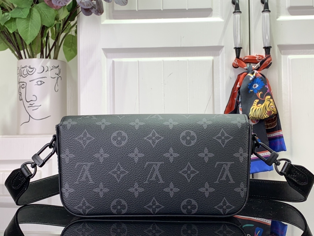 LV MONTSOURIS M83567