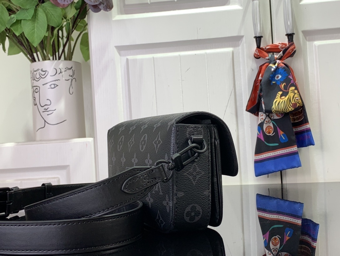 LV MONTSOURIS M83567