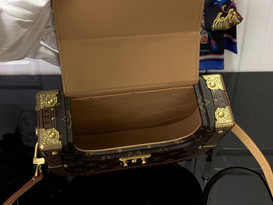 LV MONTSOURIS TRUNK m15166