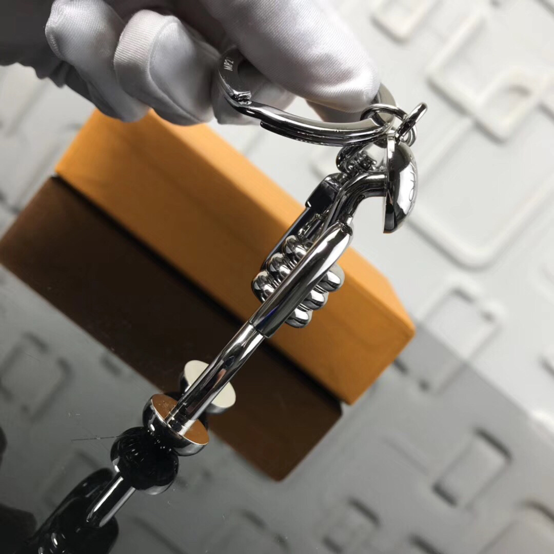 LV MR.NAIL BAG CHARM AND KEY HOLDER MP2131